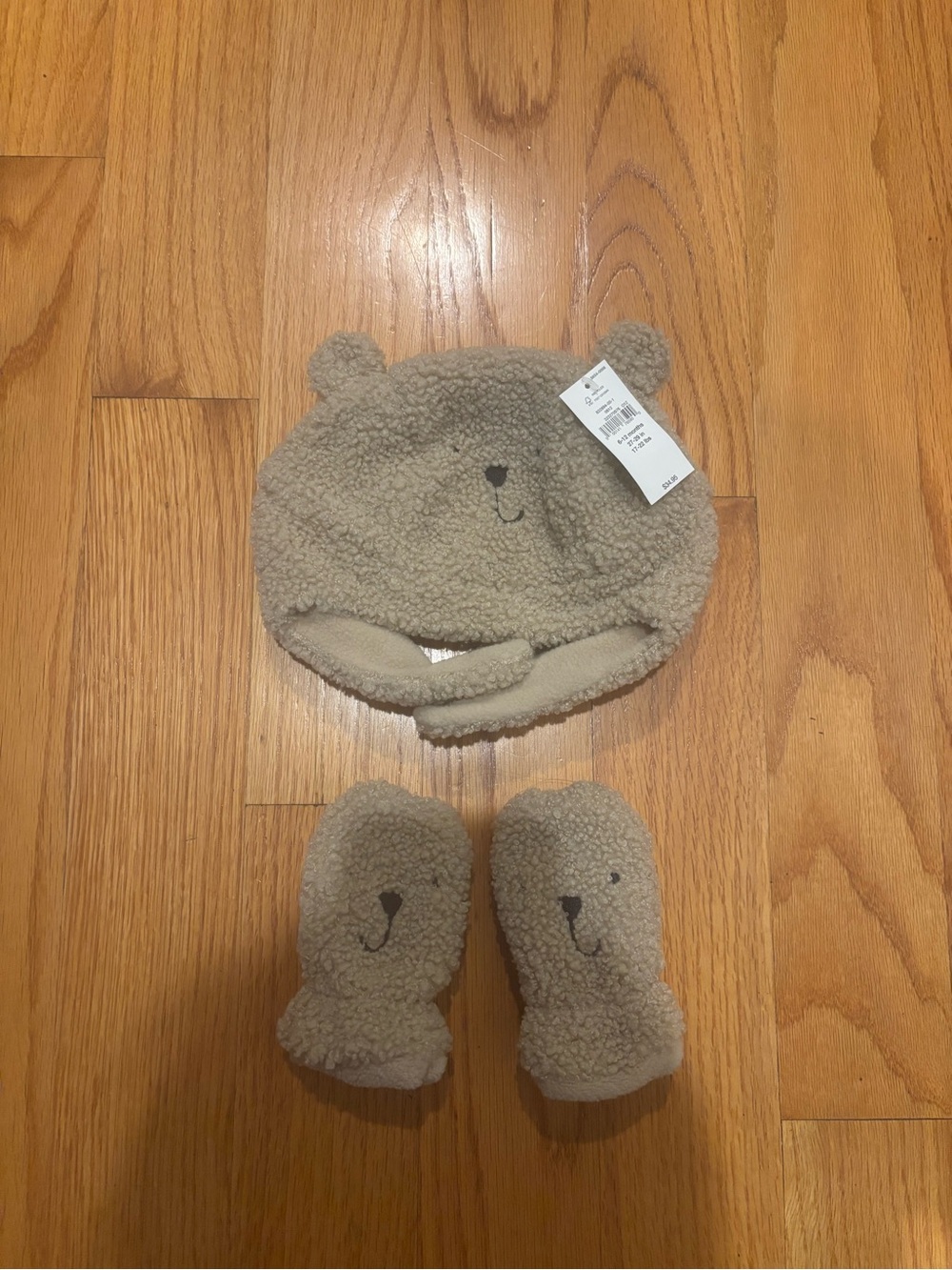NWOT 12-18 months Gap Baby Sherpa Bear Hat and Mittens
